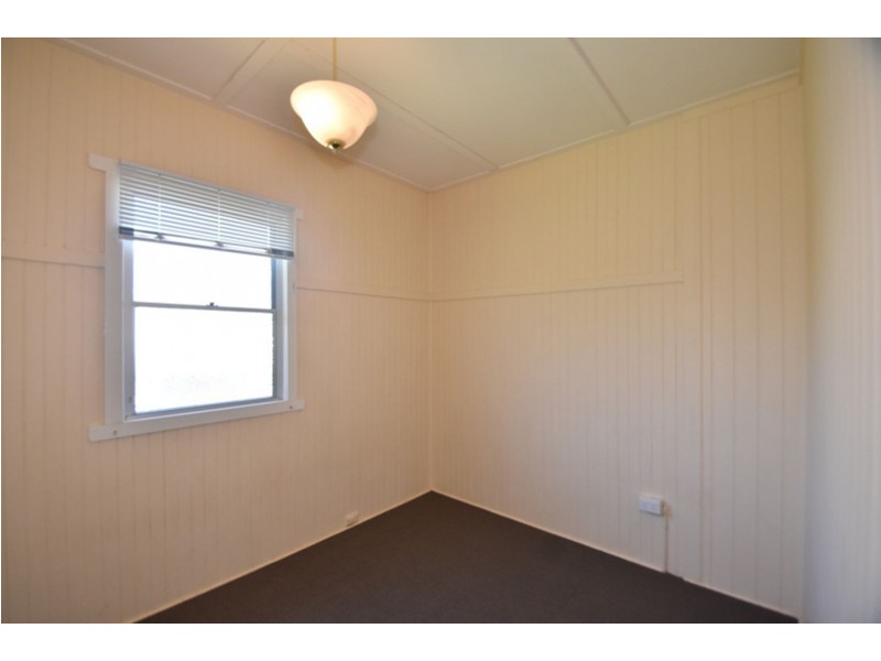 82 Long Street, Rangeville QLD 4350