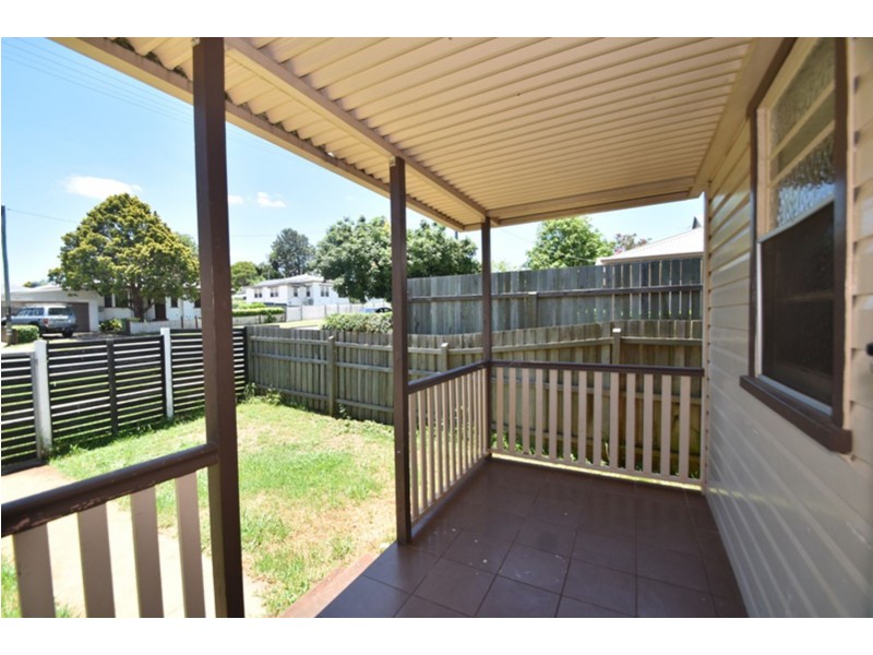 82 Long Street, Rangeville QLD 4350