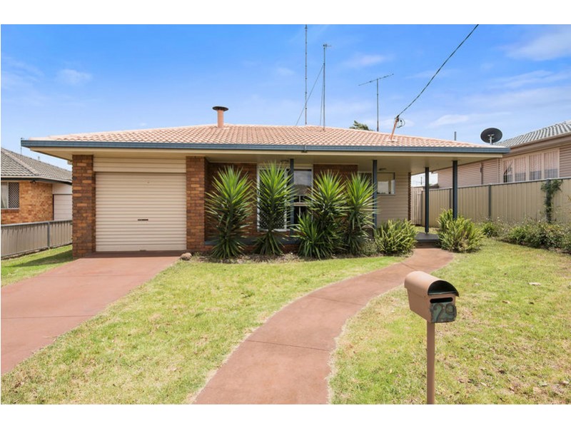 129 Drayton Road, Harristown QLD 4350