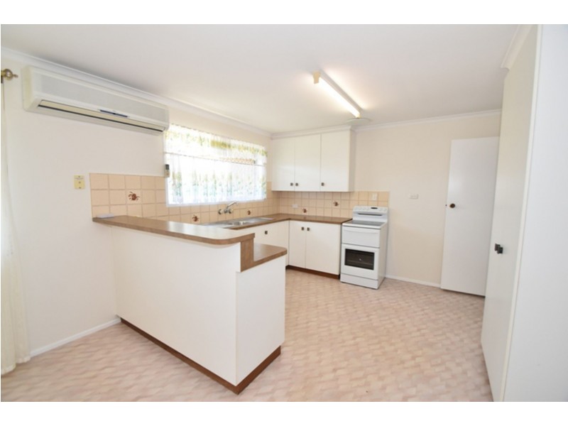 16 Arabian Street, Harristown QLD 4350