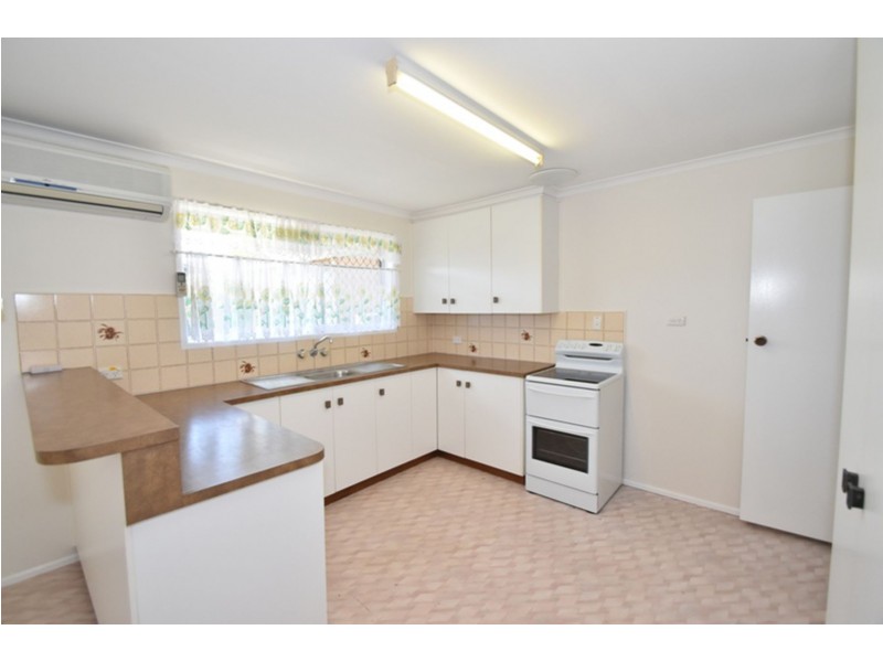 16 Arabian Street, Harristown QLD 4350