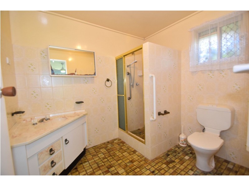 16 Arabian Street, Harristown QLD 4350