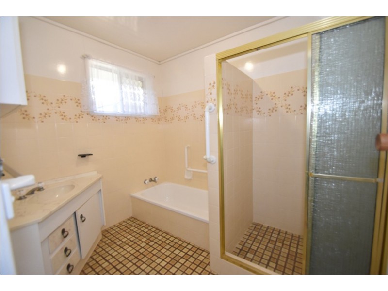 16 Arabian Street, Harristown QLD 4350