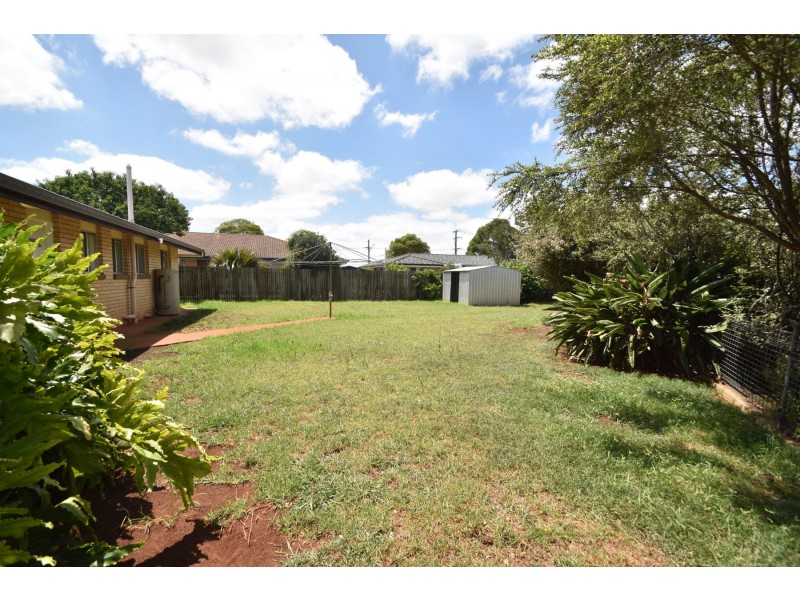 2/18a Ladner Street, Drayton QLD 4350