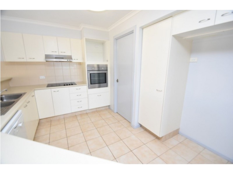 24/367 Margaret  Street, Newtown QLD 4350