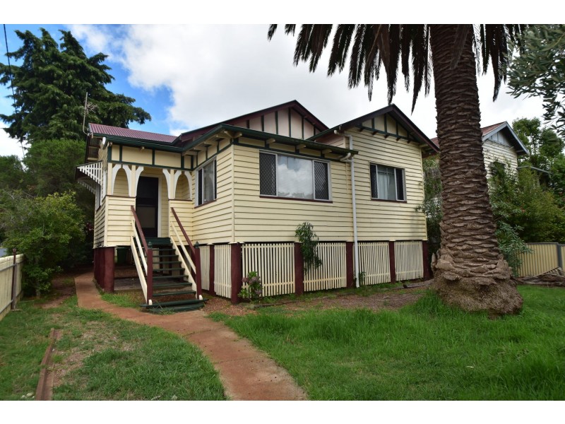 85 West Street, Newtown QLD 4350
