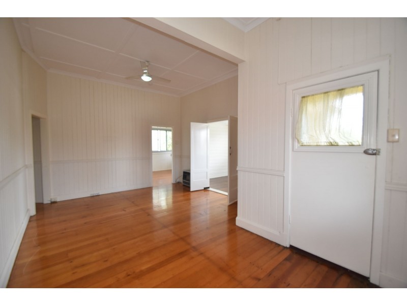 85 West Street, Newtown QLD 4350