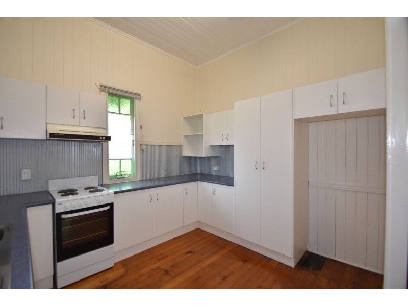 85 West Street, Newtown QLD 4350