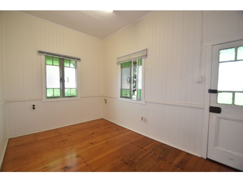 85 West Street, Newtown QLD 4350