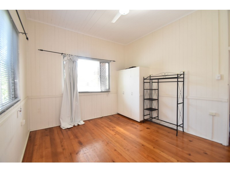85 West Street, Newtown QLD 4350