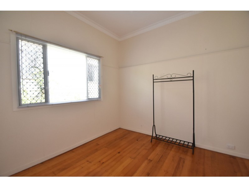 85 West Street, Newtown QLD 4350