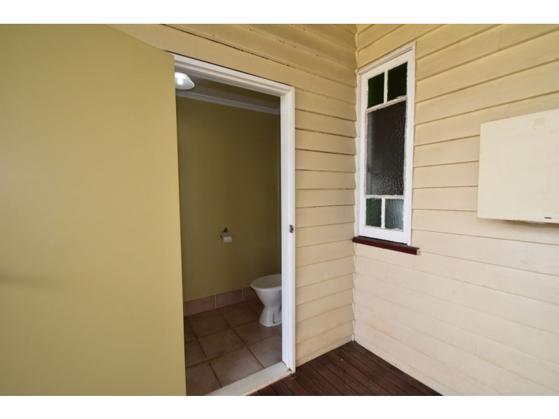 85 West Street, Newtown QLD 4350