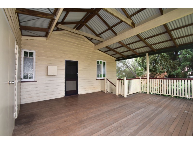 85 West Street, Newtown QLD 4350