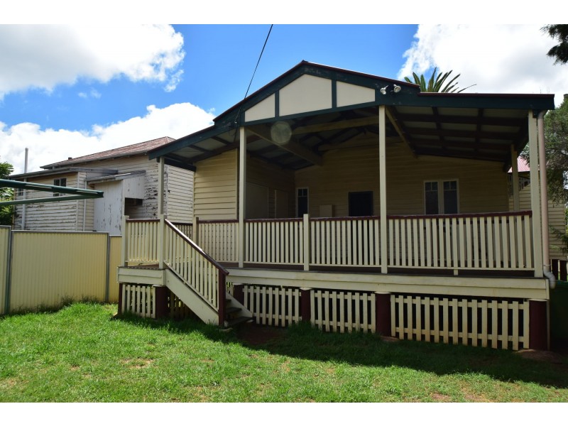 85 West Street, Newtown QLD 4350