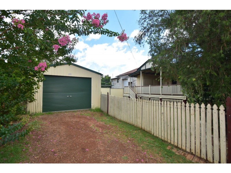 85 West Street, Newtown QLD 4350