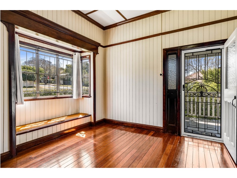 51 Mary Street, Mount Lofty QLD 4350