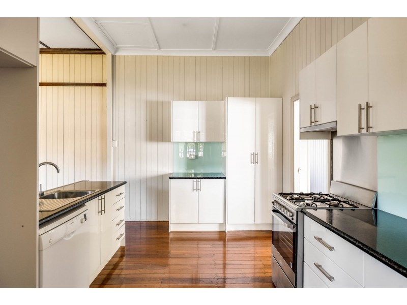 51 Mary Street, Mount Lofty QLD 4350