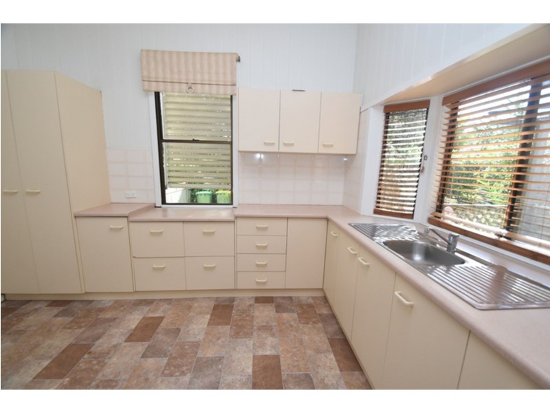 101 Bridge Street, Mount Lofty QLD 4350