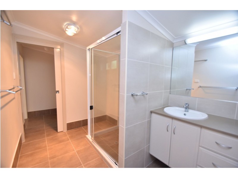 101 Bridge Street, Mount Lofty QLD 4350