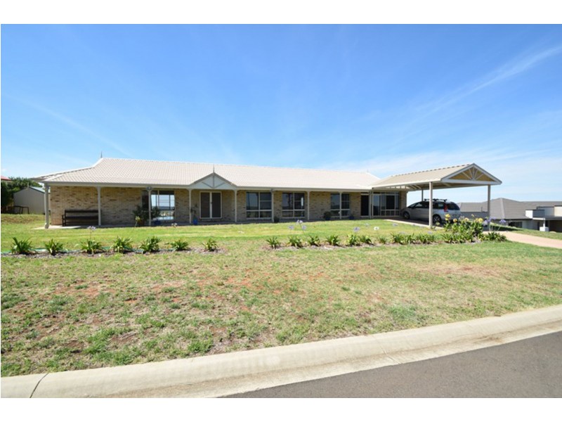 42 Panoramic Drive, Preston QLD 4352