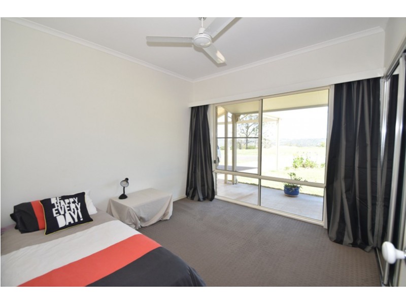 42 Panoramic Drive, Preston QLD 4352