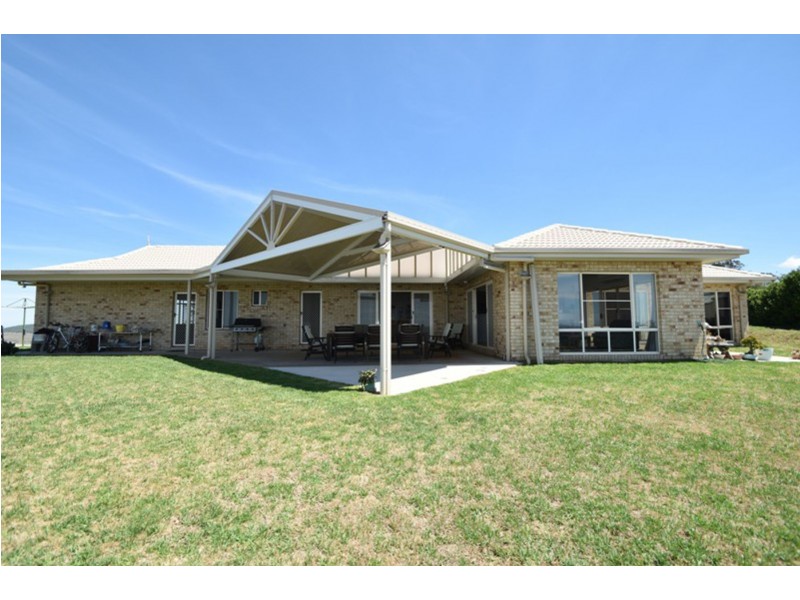42 Panoramic Drive, Preston QLD 4352