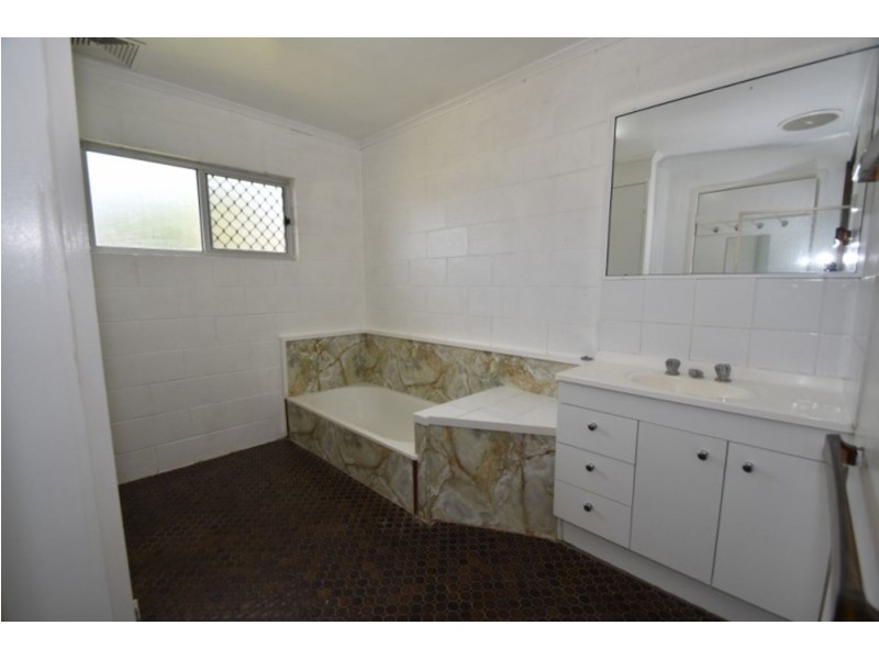 12 Butt Street, Harristown QLD 4350