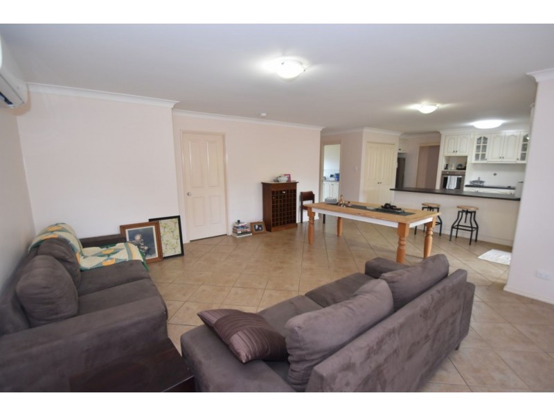 14b Barry Street, Mount Lofty QLD 4350