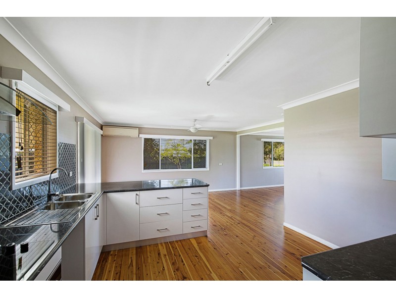 8 West Street, Oakey QLD 4401