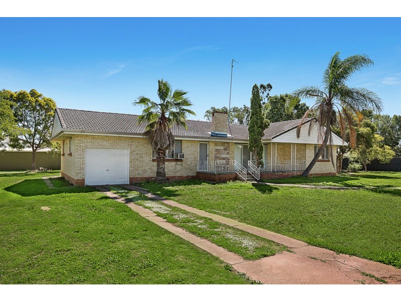 8 West Street, Oakey QLD 4401