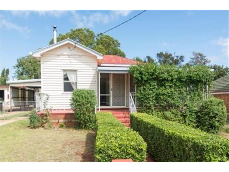 7 Fourth Avenue, Harristown QLD 4350