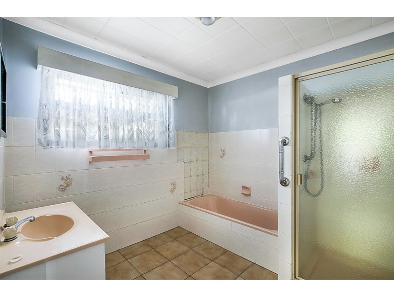 4 Challenor Street, Rockville QLD 4350