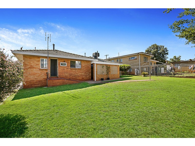 4 Challenor Street, Rockville QLD 4350