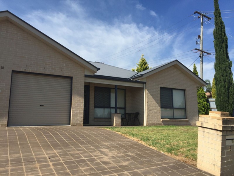 2/18 Cortess Street, Kearneys Spring QLD 4350