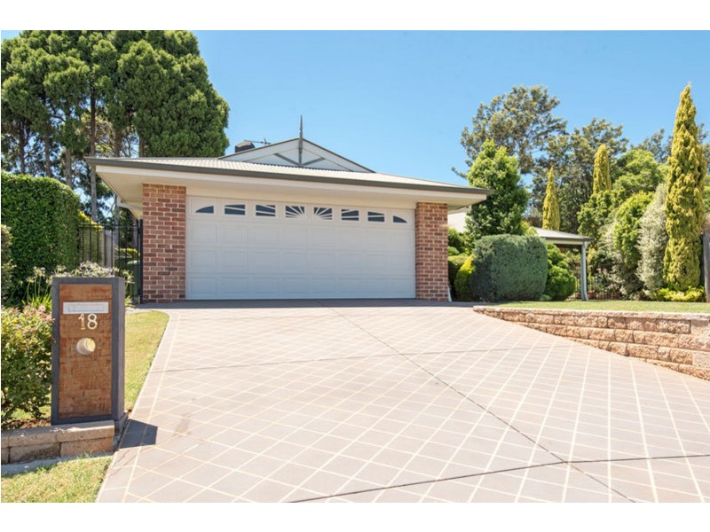 18 Sweetapple Crescent, Centenary Heights QLD 4350