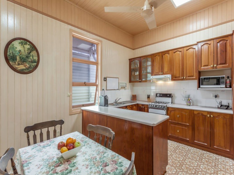 71 Bridge Street, Mount Lofty QLD 4350