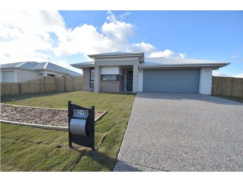 39 Mia Street, Wyreema QLD 4352