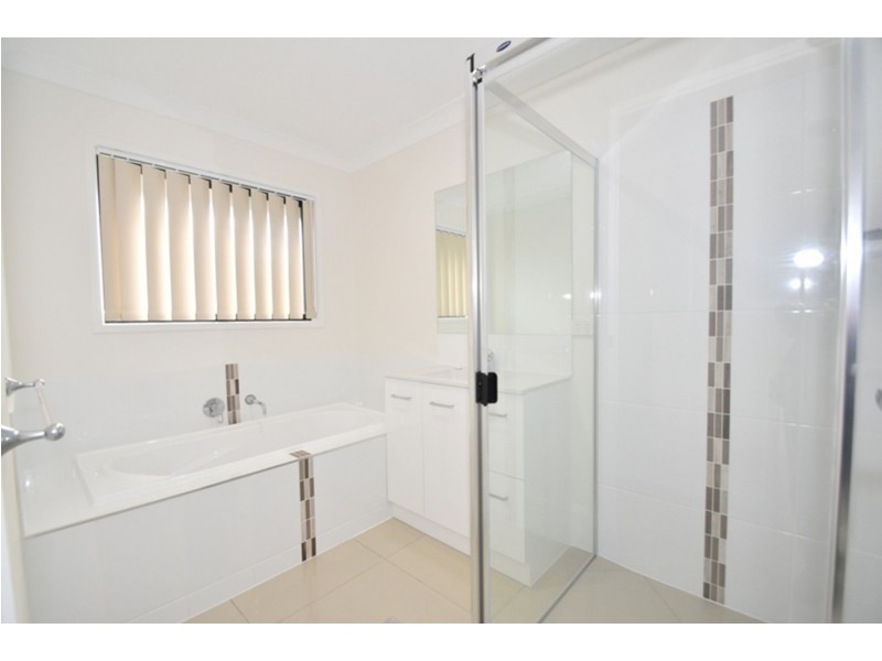 39 Mia Street, Wyreema QLD 4352