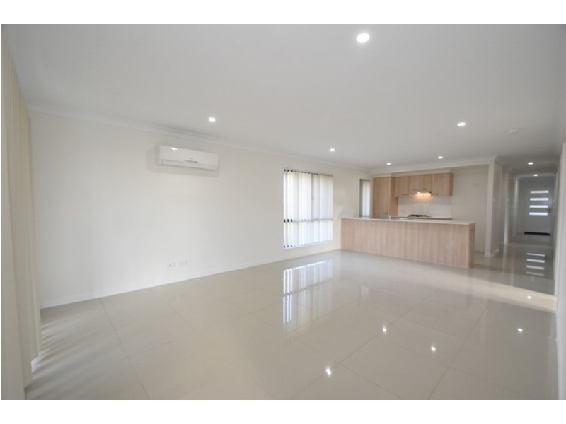 39 Mia Street, Wyreema QLD 4352