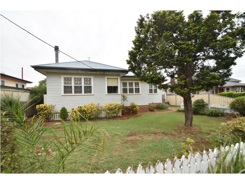 35 Gladstone Street, Newtown QLD 4350