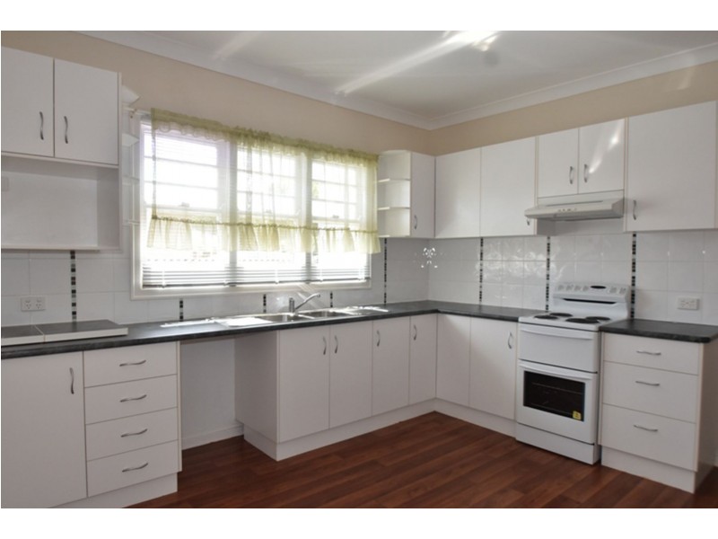 35 Gladstone Street, Newtown QLD 4350