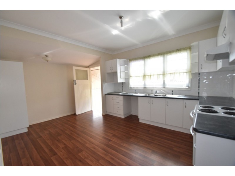 35 Gladstone Street, Newtown QLD 4350