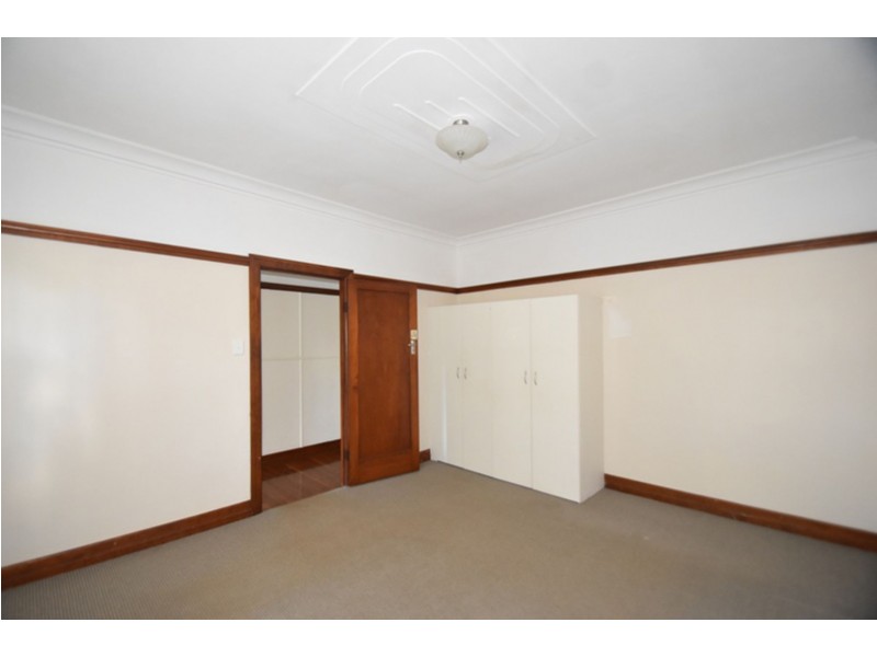 35 Gladstone Street, Newtown QLD 4350