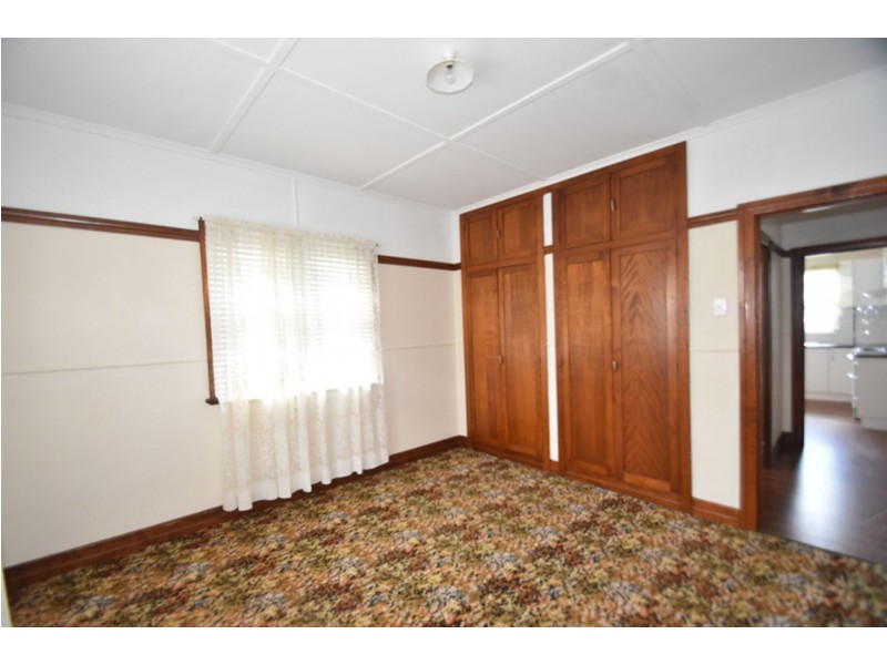 35 Gladstone Street, Newtown QLD 4350