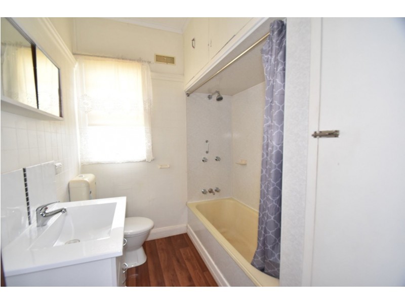 35 Gladstone Street, Newtown QLD 4350