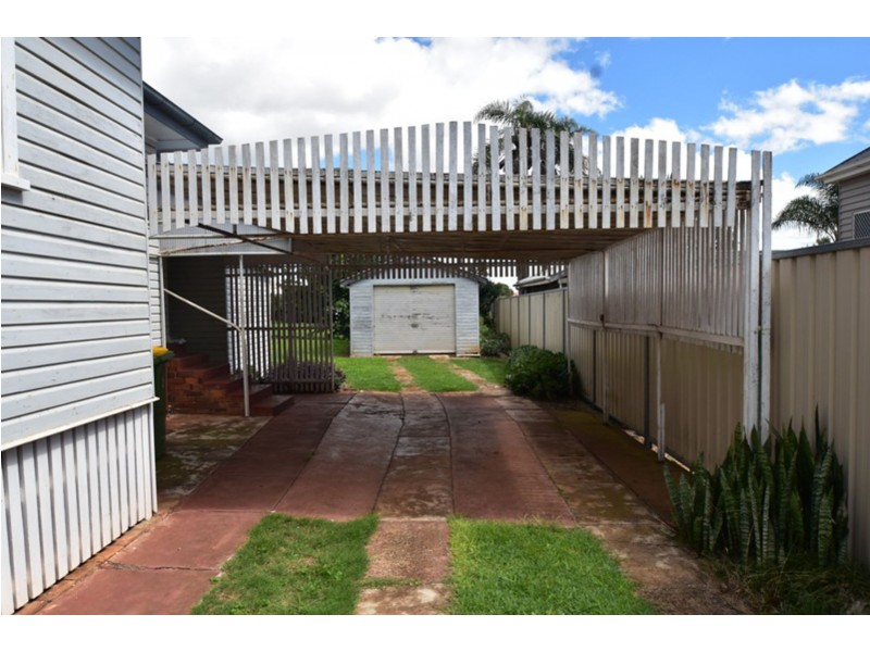 35 Gladstone Street, Newtown QLD 4350