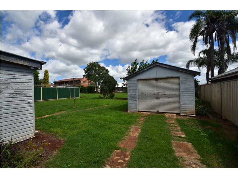 35 Gladstone Street, Newtown QLD 4350