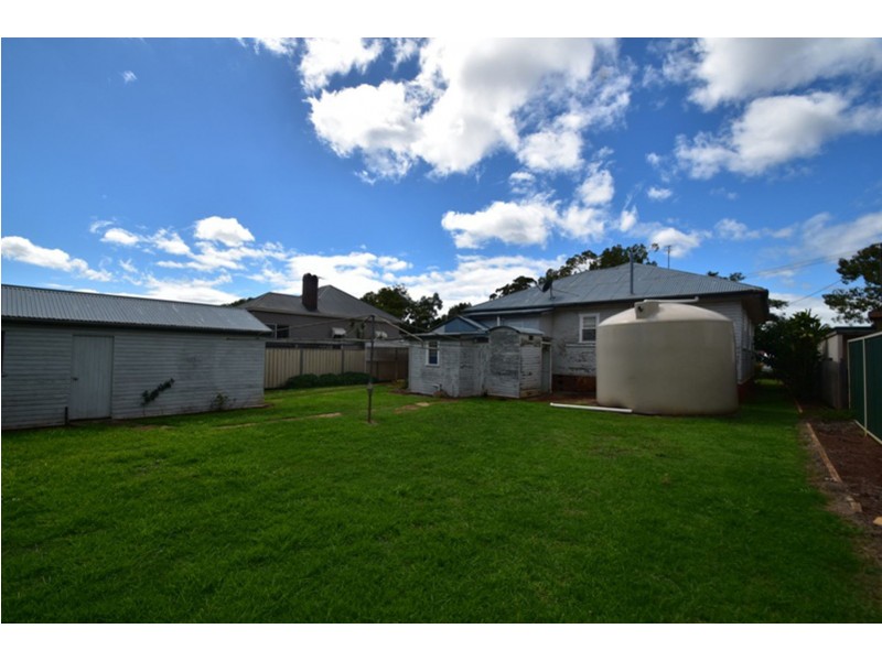 35 Gladstone Street, Newtown QLD 4350