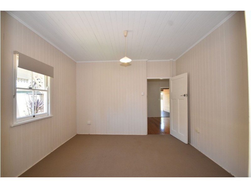 32 Tolmie Street, South Toowoomba QLD 4350