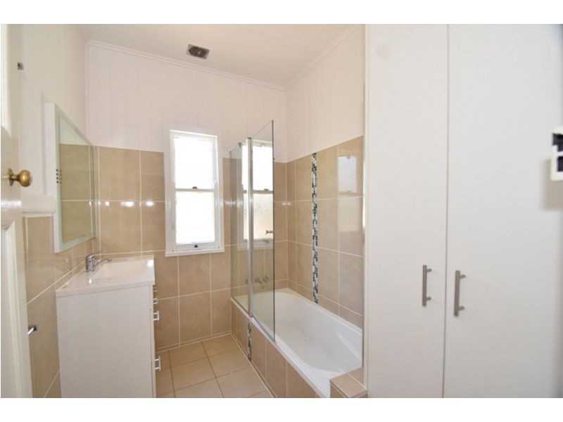 32 Tolmie Street, South Toowoomba QLD 4350